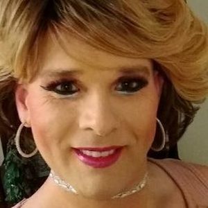 Meet your Posher, Dee dee